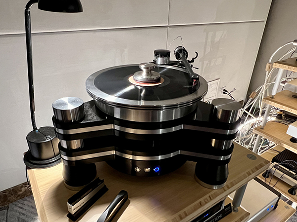  050224.julaxpona2.VPI turntable.jpg